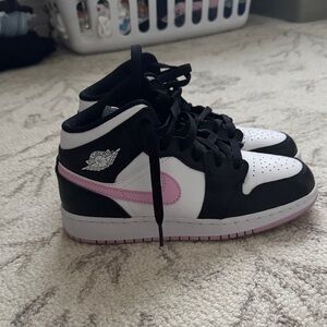 Nike air Jordan Black and Pink High-Top Sneakers